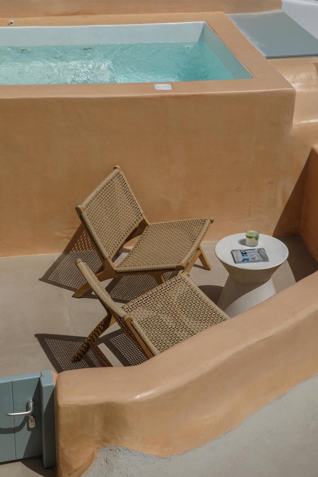 Annouso With Hot Tub By Caldera Οία